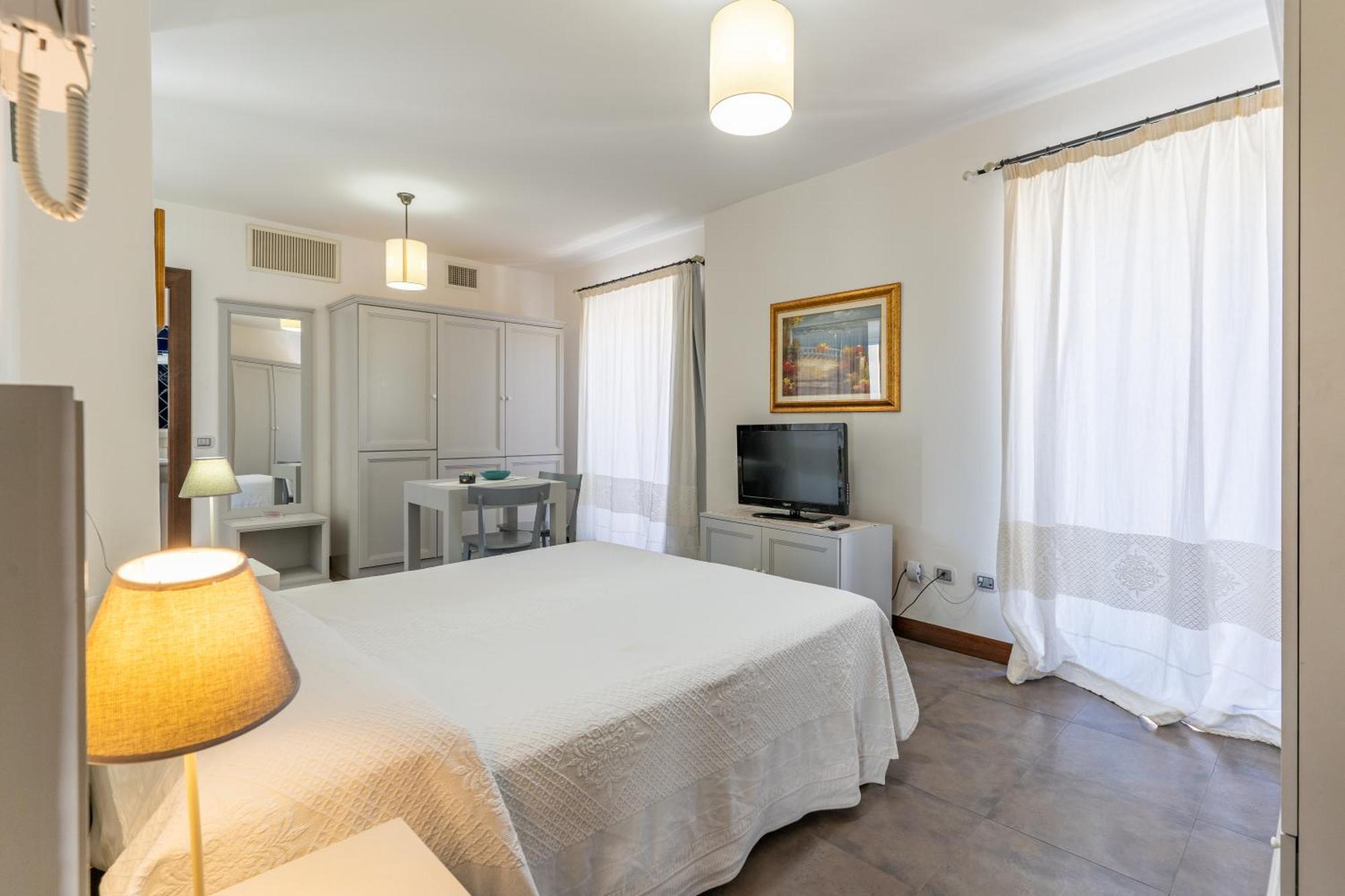 Albergo Residenziale La Corte Тортоли Экстерьер фото
