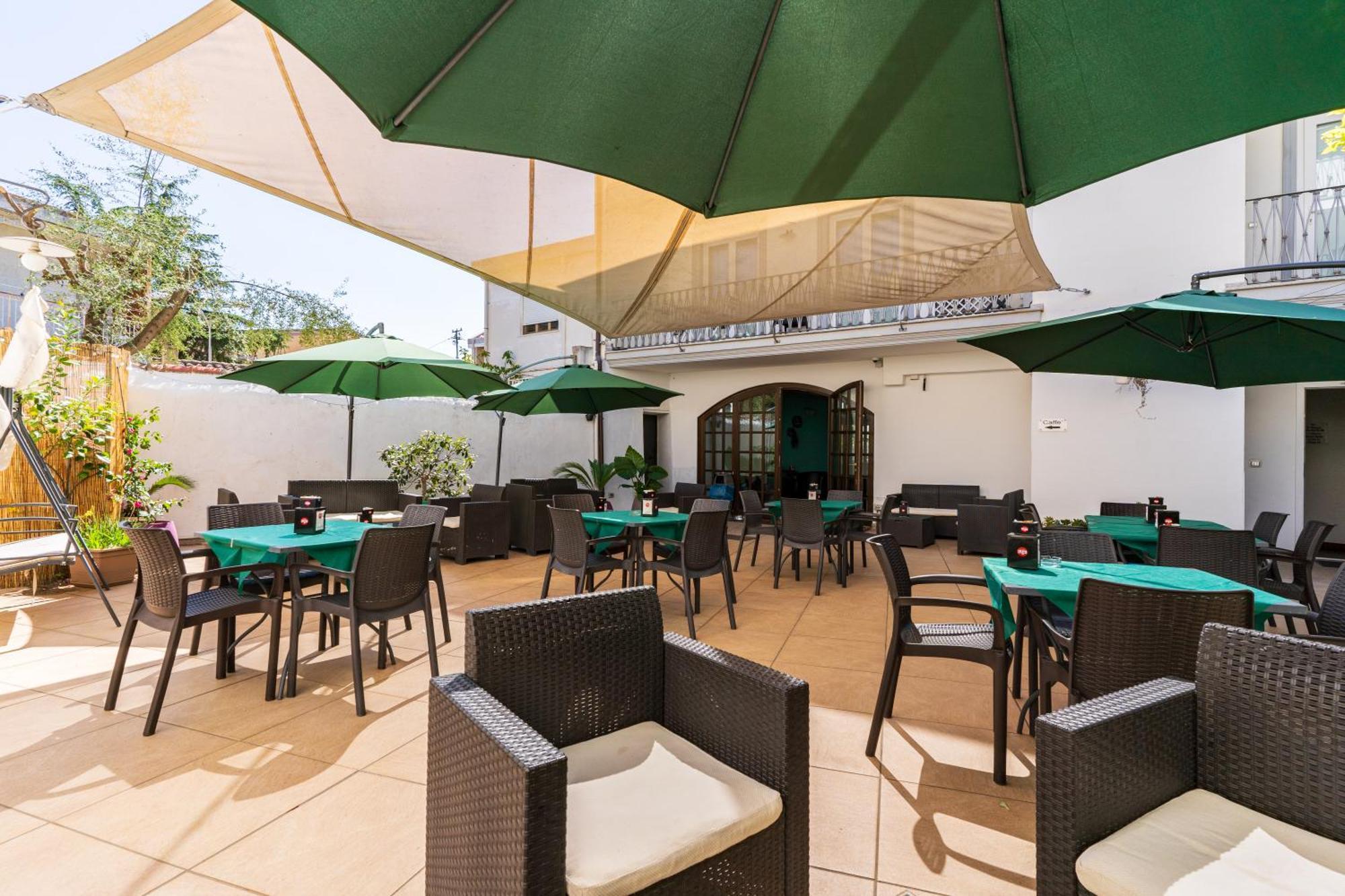 Albergo Residenziale La Corte Тортоли Экстерьер фото