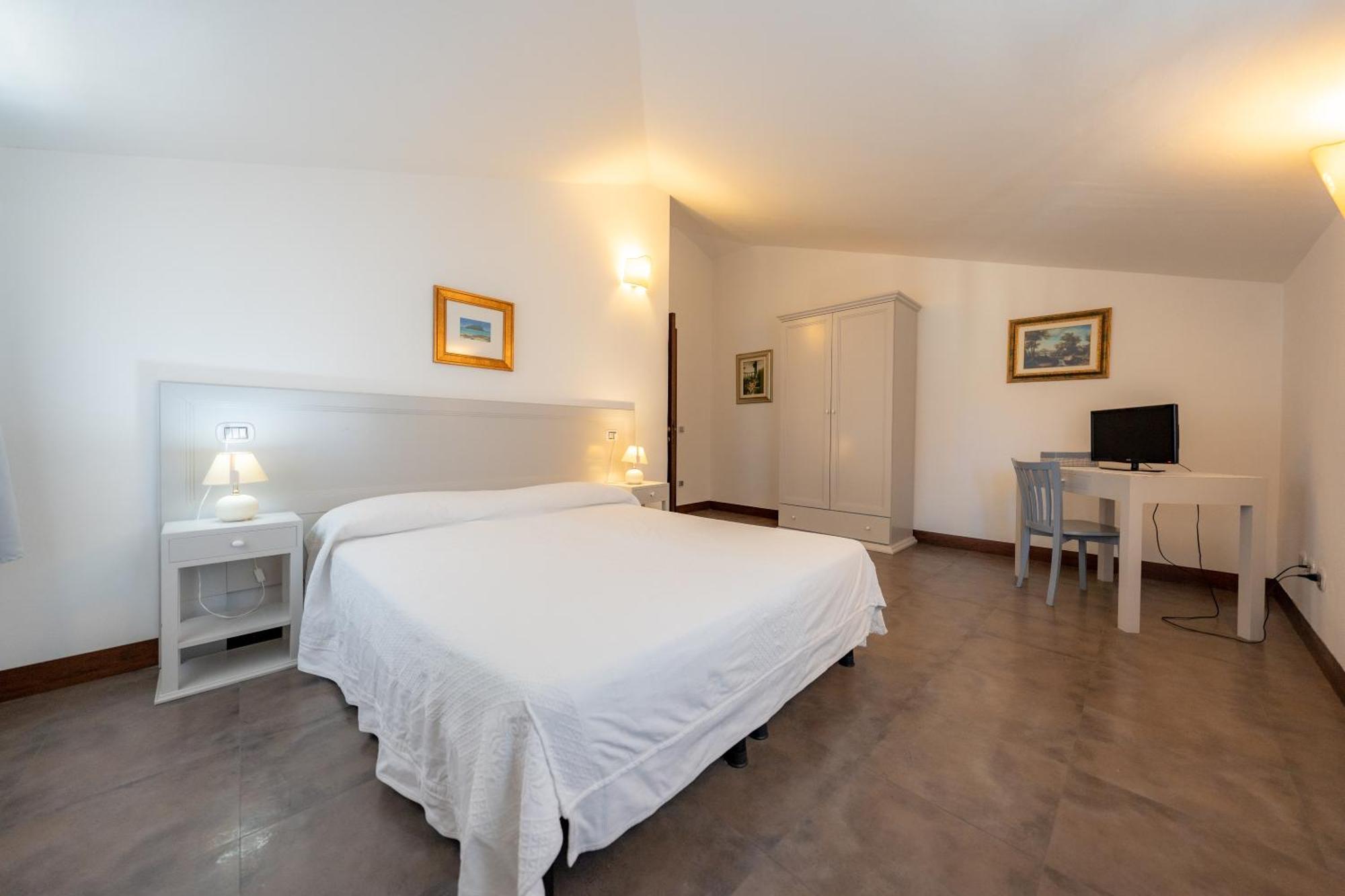 Albergo Residenziale La Corte Тортоли Экстерьер фото