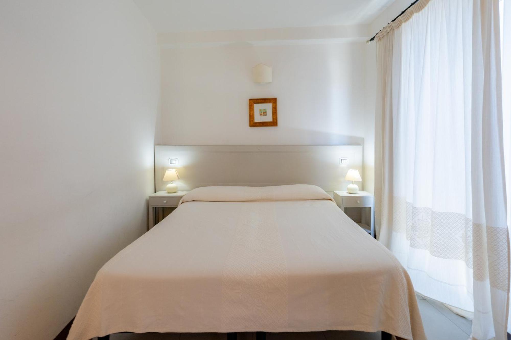 Albergo Residenziale La Corte Тортоли Экстерьер фото
