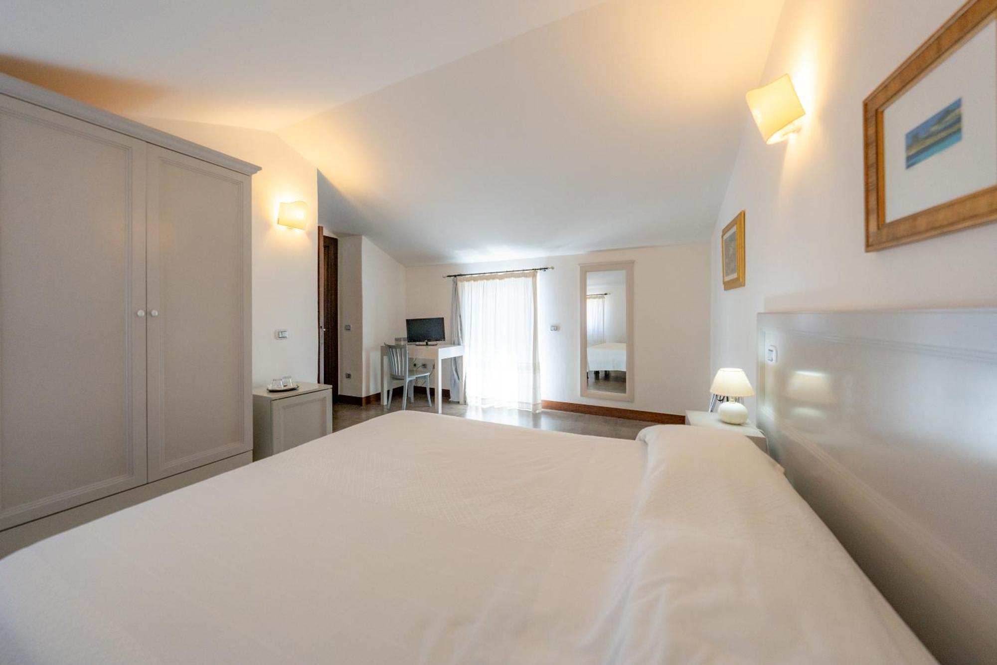 Albergo Residenziale La Corte Тортоли Экстерьер фото