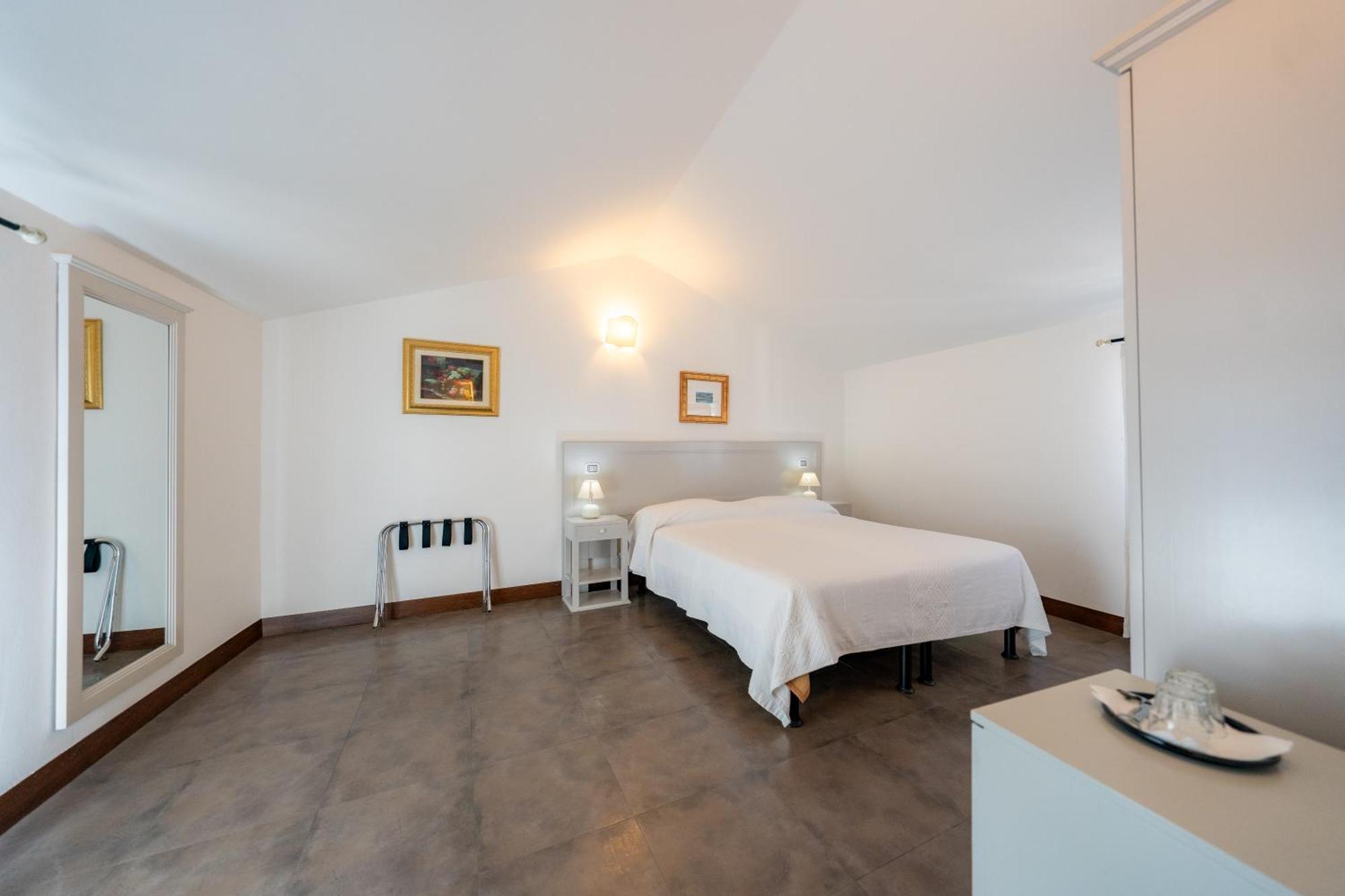 Albergo Residenziale La Corte Тортоли Экстерьер фото